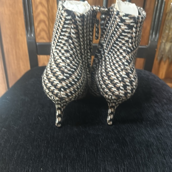 Boots - Picture 4 of 6